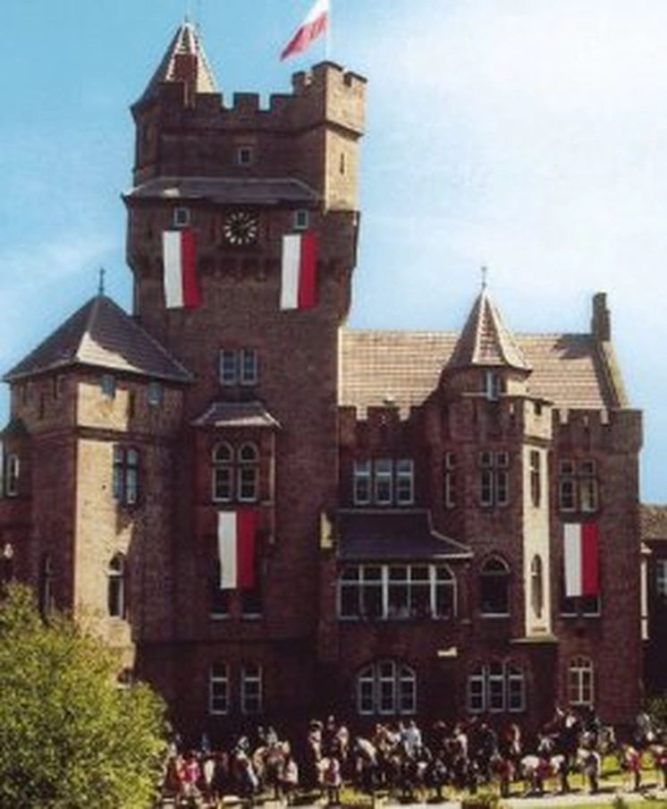 Schloss Altenhausen.jpg Schloss Altenhausen.jpg